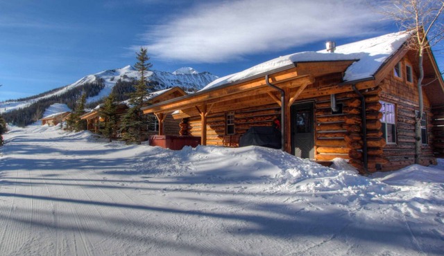 True Ski-in/ski-out - The Wrangler-Cowboy Heaven Cabin, Hot Tub, New Bathrooms