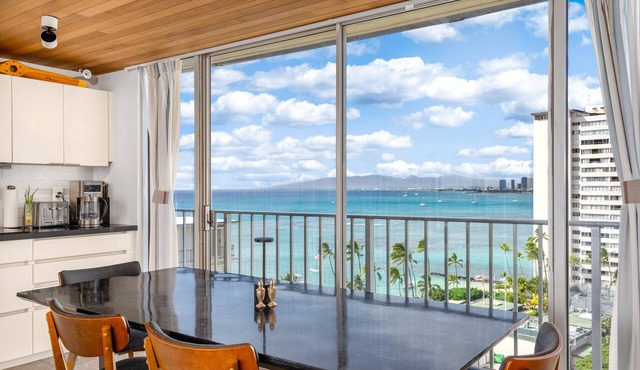 True Top Floor Penthouse Residence with 360 Degree Views & A/C