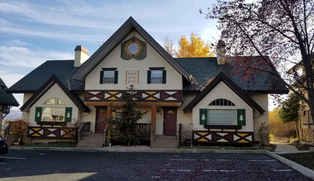 Truly a Swiss Chalet! This 3 bedroom Chalet is set in the valley of Midway