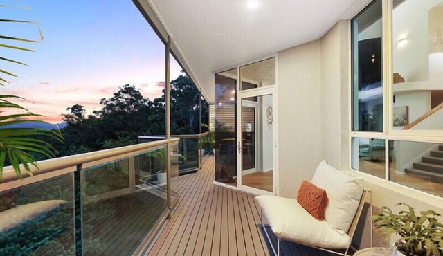 Truly exceptional 6 Bedroom Oasis in Burleigh Heads