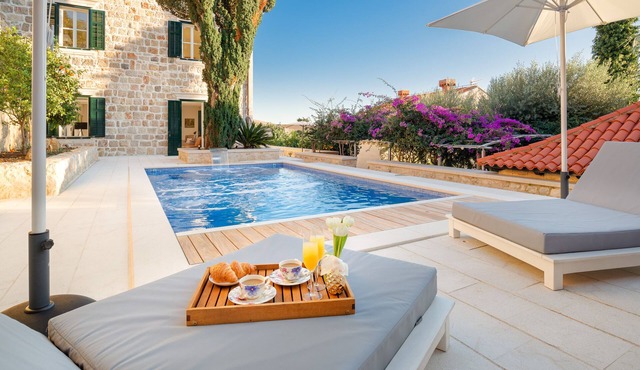 Truly Luxurious Villa next to Old Town, Pool, 4 bedrooms in Mediterranean style
