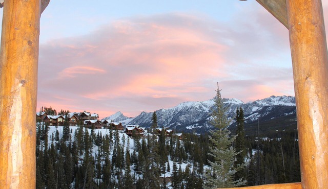 Truly Ski In/Ski Out Condo! Spacious- Sleeps 11! Great Mountain Views!