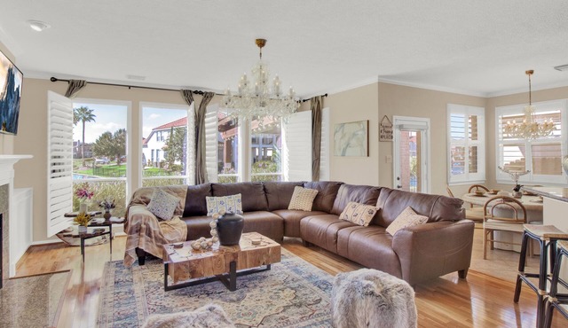 truly stunning lakefront with immediate access to all the city has to offer.