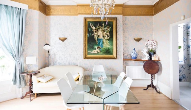 Truly stunning large house in a central location