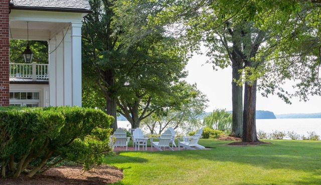 Truly unique stay riverfront cottages w/pool, beach, gardens and vineyards