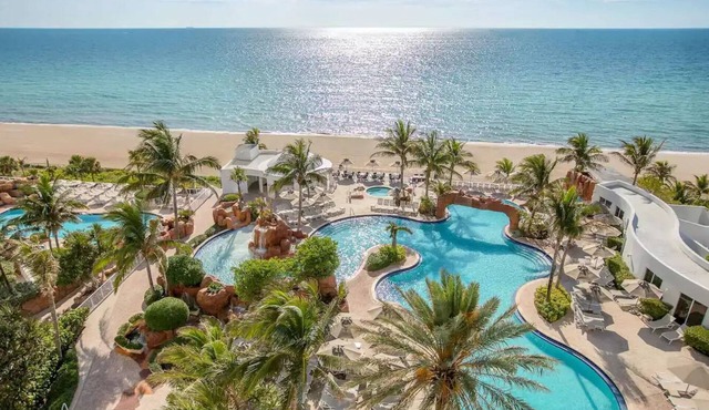 TRUMP Beach Resort - Stunning Beach Front