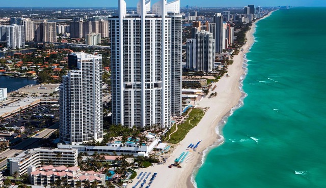Trump International Luxurious Oceanview Suite w/ Floor-to-Ceiling Windows & WiFi