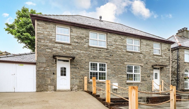 TRYFAN, character holiday cottage in Blaenau Ffestiniog