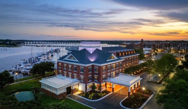 Tryon Riverfront Inn New Bern, Tapestry