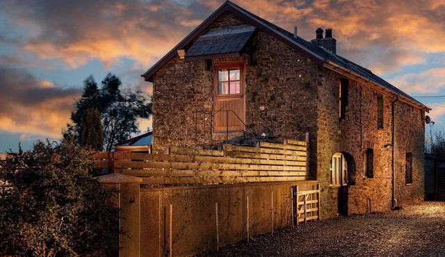 Trysor Holiday Cottage a stunning Coach house with sea views, near Penbryn beach