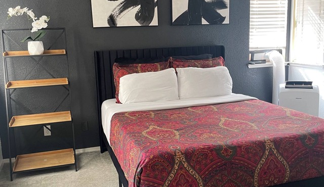 tStylish 3BR Home w/AC Fast WiFi & Family Friendly