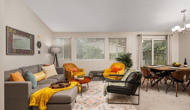 Tualatin Getaway at Makah Meadows | Game Garage, Fire Table, Stylish Comfort & Great Location