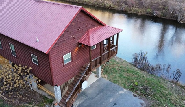 “Tuck’ed Away” Riverside near WCU & Sylva