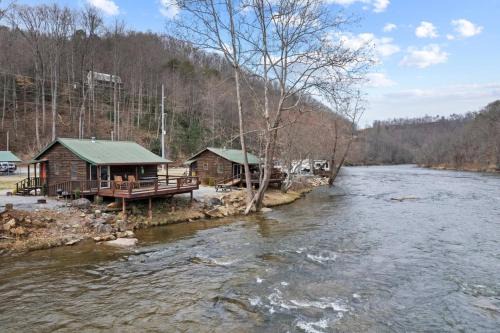 Tuck River Magic - 6 Waterfront Homes, Fish, Hike, and Mountain Views!
