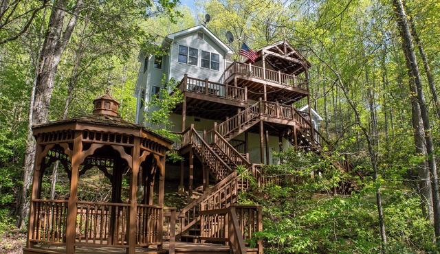 Tuckasegee Chateau - Private River Access with Rafting and Tubing!