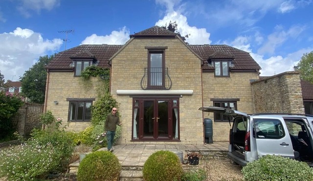 Tucked away 3-bedroom cottage in Sherborne town centre perfect for relaxing.