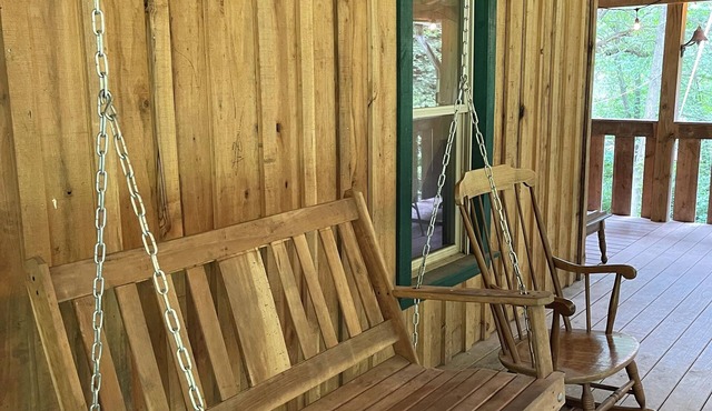 Tucked away 4-bedroom farmhouse - Close to Steubenville, Pittsburgh, Canton
