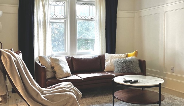 Tucked Away Family Friendly Home - Mins to Parks and Shops - Only 25 min to NYC