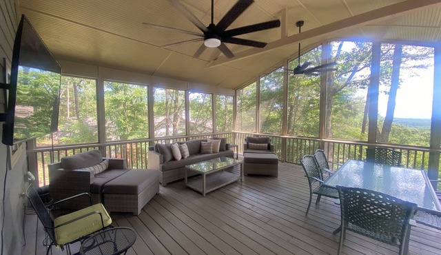 Tucked Away in Big Canoe (4 bed, 4 bath relaxing getaway)