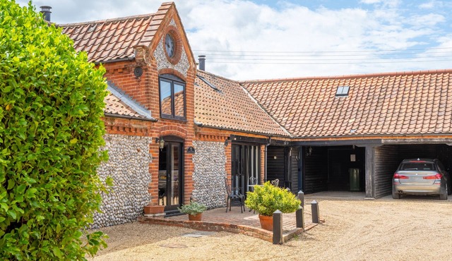 Tucked away in the heart of the coastal village of Weybourne, within easy walking distance of the be