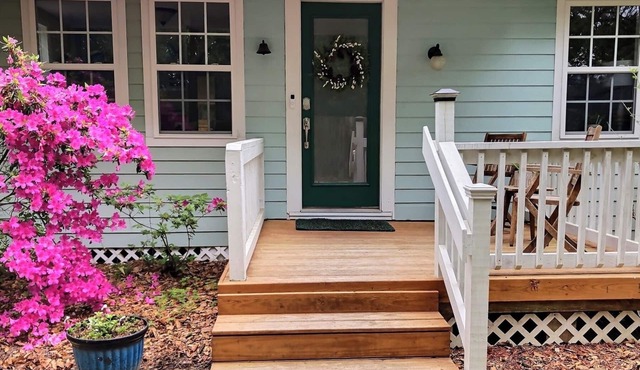 Tucked away quiet cottage~5 blocks to riverfront and Cumberland Island ferry