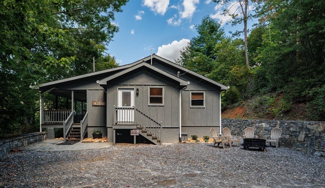 Tucked Away Smoky Mountain Cabin