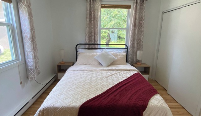 Tucked Away Treasure- Cozy 2 bed house, large yard and pets welcome!