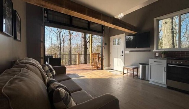 Tucked Away Treehouse- on the KY Bourbon Trail