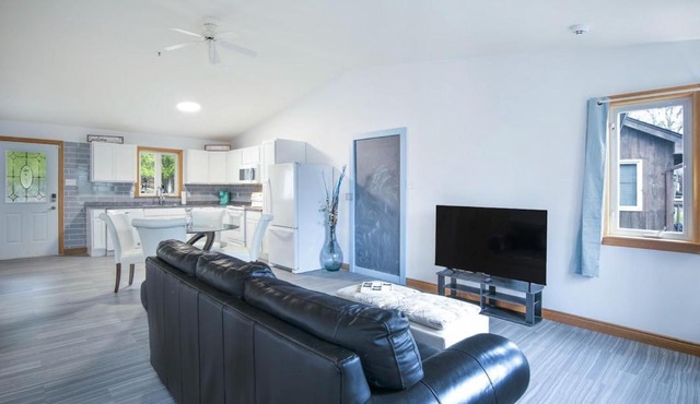 Tucked Away Walk to Beach Pet Friendly Relax