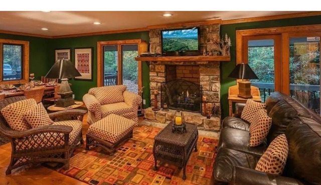 Tucked In At Beech Cottage, Large Deck, Private Nature Area, Family Gatherings