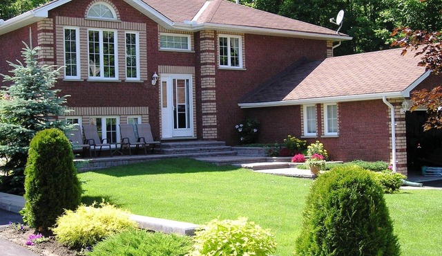 Tucked Inn the Harbour Bed & Breakfast