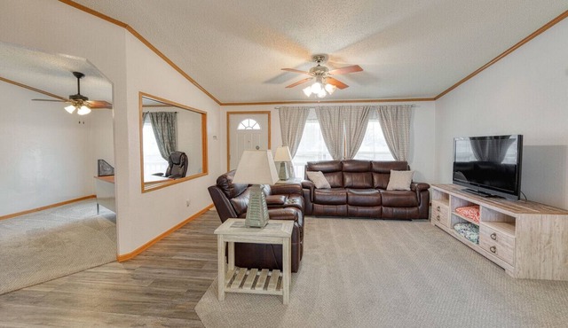 Tucked off the Path-Yet near it all! <5 min to entertainment, colleges and more!