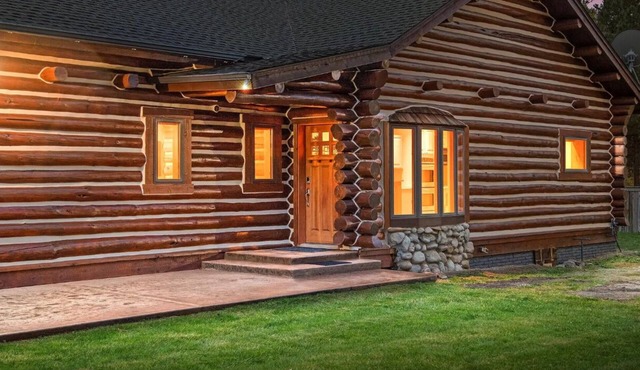 Tucked up against the base of Bitterroot Mountains on the valley's west side.