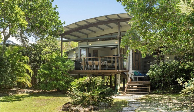 Tuckeroo Beach House, Beachfront Suffolk