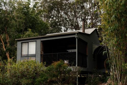 Tuckeroo Cottages & Gardens - Blue Wren & Kookaburra