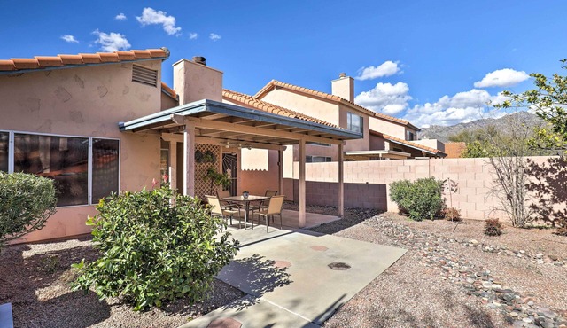 Tucson Area House w/Pool Access & Mountain Views!