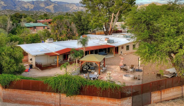 Tucson Estate Near Sabino Hiking: Family Sanctuary