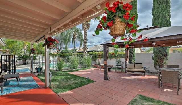 Tucson Getaway w/Yard, Pool, Hot Tub + Gas Grill!