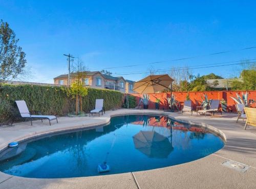 Tucson Private Pool Oasis with Game Room and Fire Pit