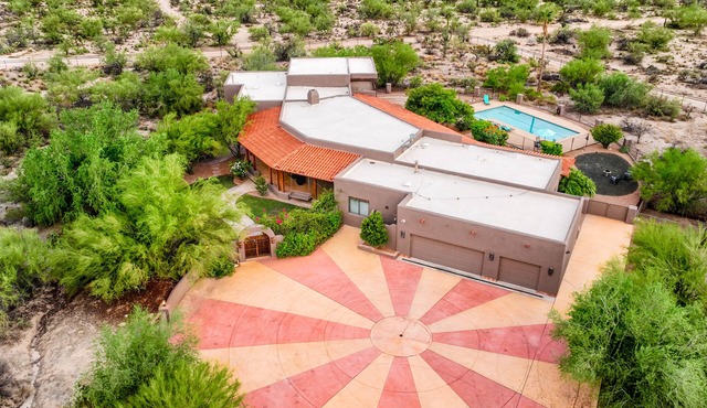 Tucson ranch home with private pool, hot tub, gourmet kitchen, & patio