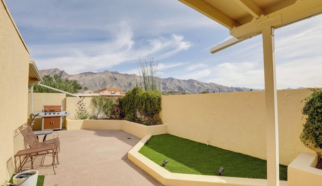 Tucson Townhome w/Private Patio & Mtn Views!
