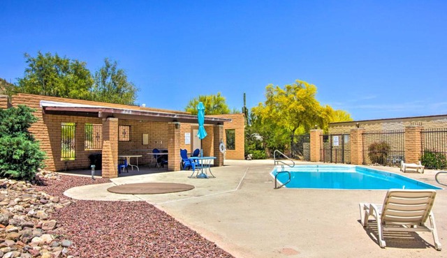Tucson Townhouse with Patio Near Golf Course!