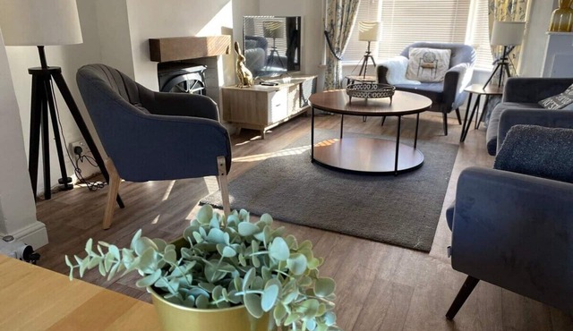 Tudor House by STAE-Homes