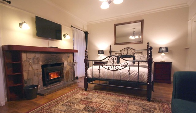 Tudor Cottages Mt Dandenong