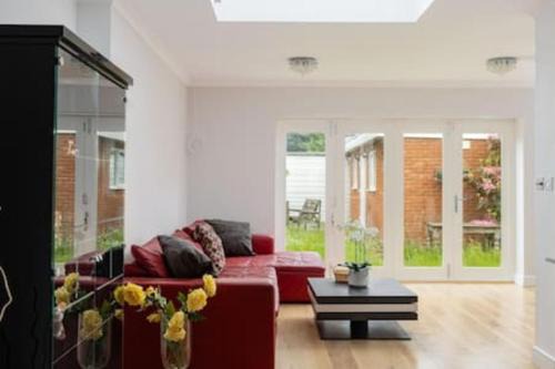 Tudor house · Kingston luxury 5 bed villa