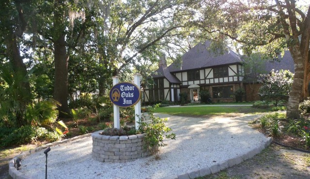 Tudor Oaks Inn