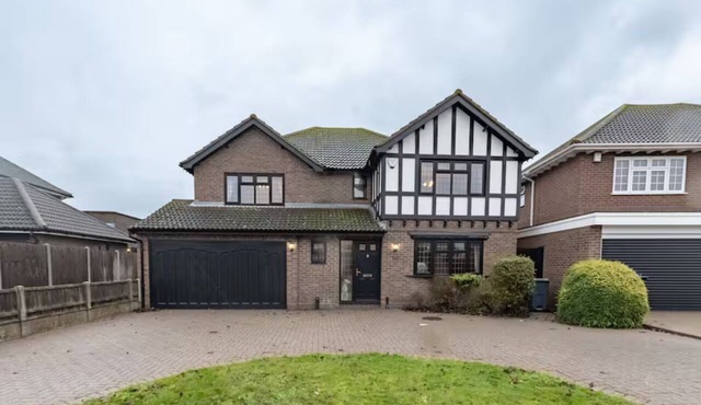 Tudor Style Seafront Home | Sea Views | Shoebury - Pass the Keys