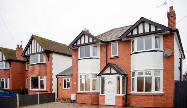 Tudor-Themed 6-Bed Village Gem