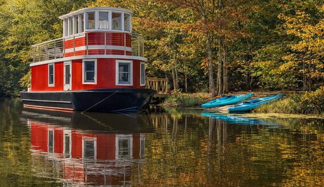 Tugboat/Private Lake - Farm Animals - Fish, Swim, Boat, Hike/Bike 5+Miles Trails