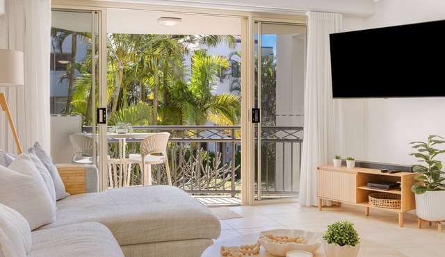 Tugun Bliss - Absolute Beachfront in Tugun - Min. 3 Night Stays - Linen Provided